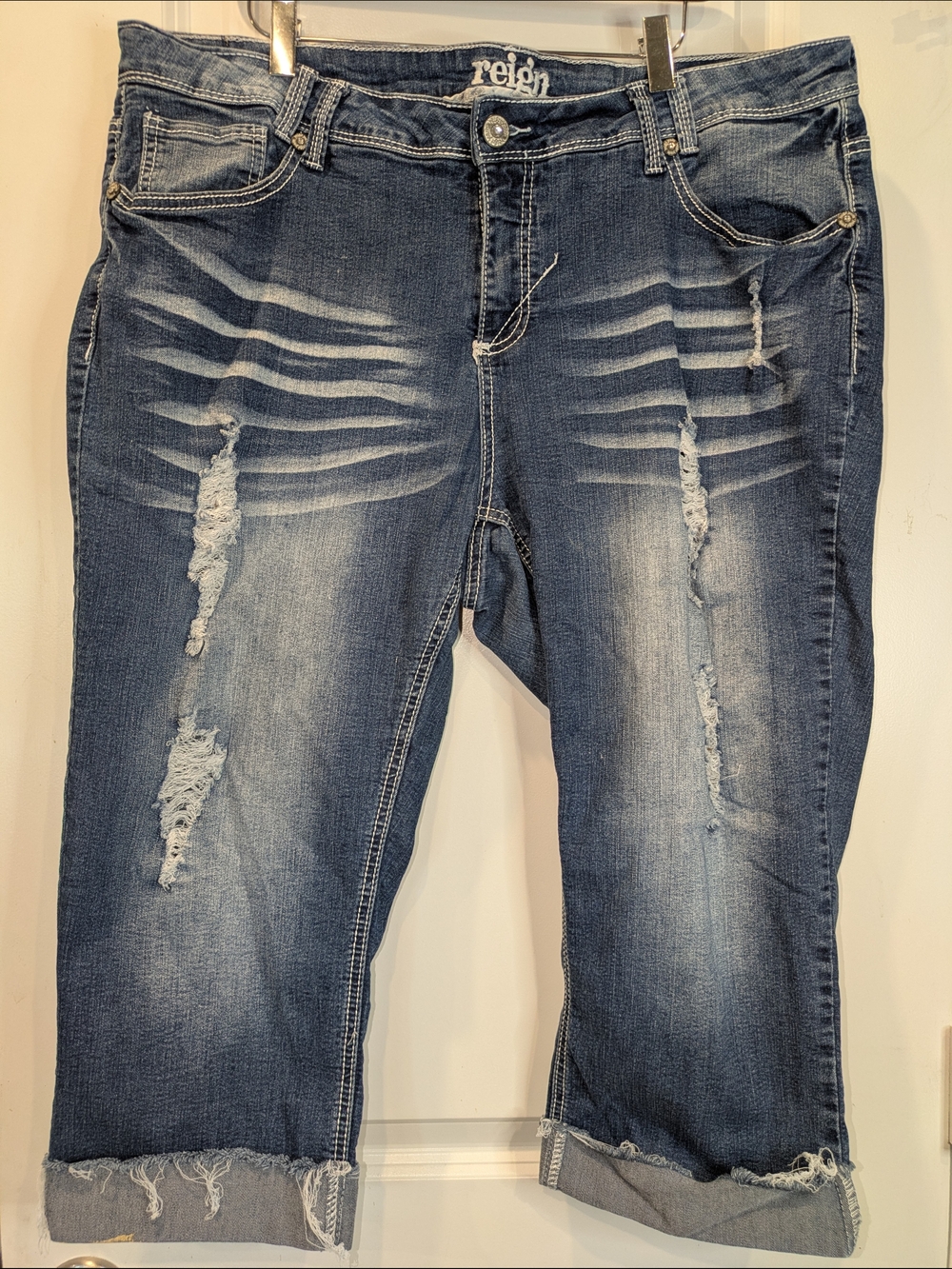 Reign Distressed Denim Capri Jeans Womens Size 20 Plus Frayed Cuffed Stretch